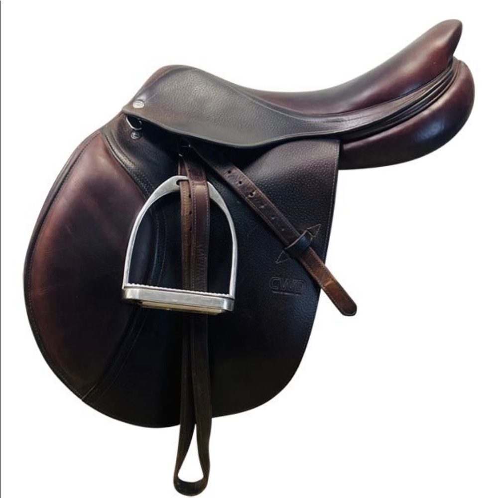CWD saddle forward flap 17". Used good condition.